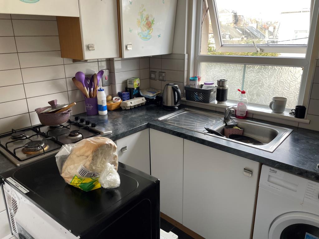 Lot: 96 - FREEHOLD RESIDENTIAL INVESTMENT - Second floor rear kitchen with fitted units